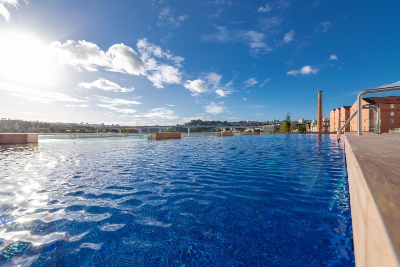 Pestana Douro Riverside - Preferred Hotels & Resorts, Lifestyle Valbom  Екстериор снимка The rooftop pool at the hotel
