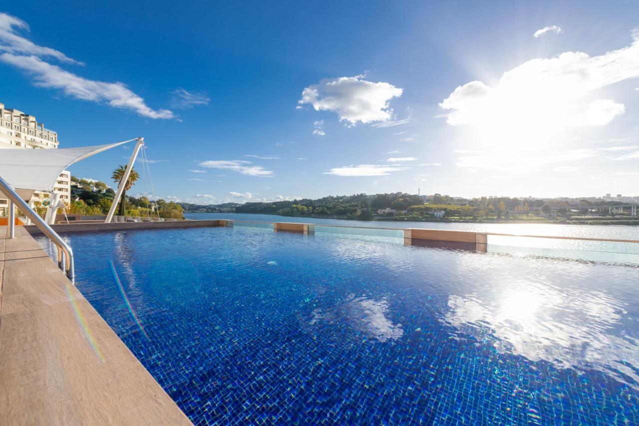 Pestana Douro Riverside - Preferred Hotels & Resorts, Lifestyle Valbom  Екстериор снимка Infinity pool at the resort