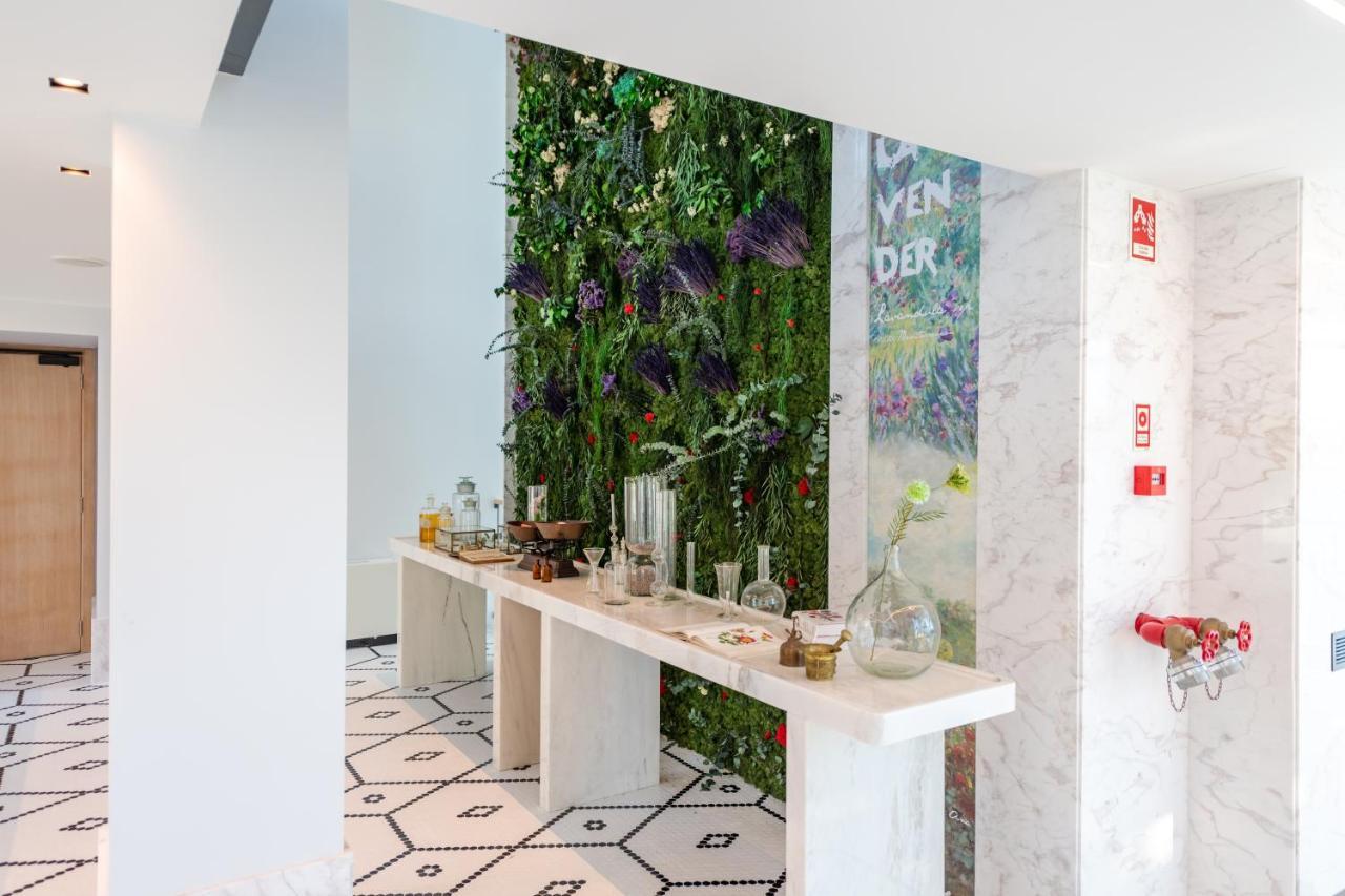 Pestana Douro Riverside - Preferred Hotels & Resorts, Lifestyle Valbom  Екстериор снимка A green wall in a hotel
