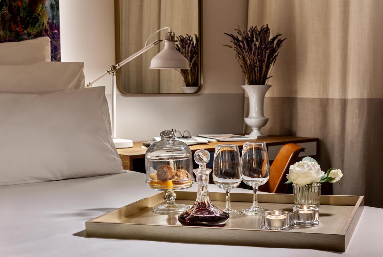 Pestana Douro Riverside - Preferred Hotels & Resorts, Lifestyle Valbom  Екстериор снимка A tray with a decanter, wine glasses, and a candle holder